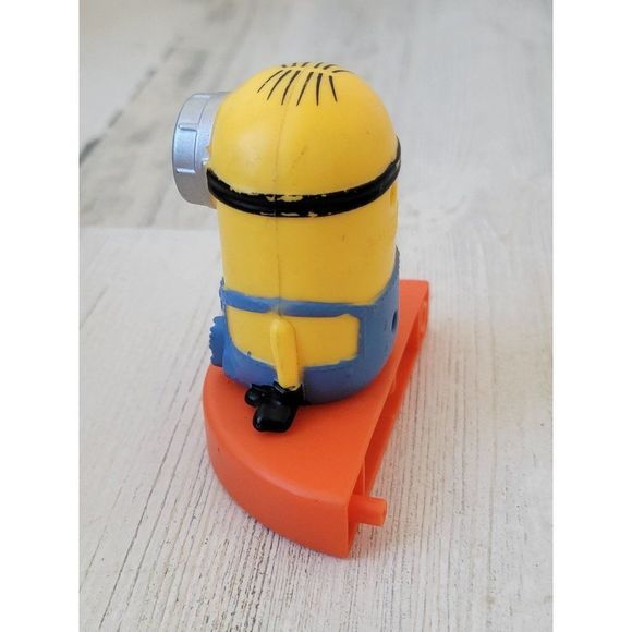 McDonald's Minion Despicable Me 2017 angry sad toy figure - Picture 7 of 9